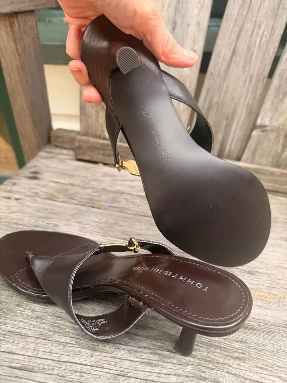 Tommy Hilfiger Dark Brown Leather Thong Kitten Heel Sandals Gold Buckle 7 1/2